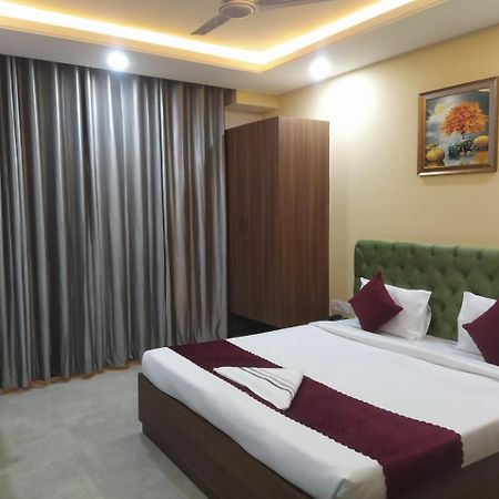 Limewood Stay - Near Golf Course Road Гургаон Екстериор снимка